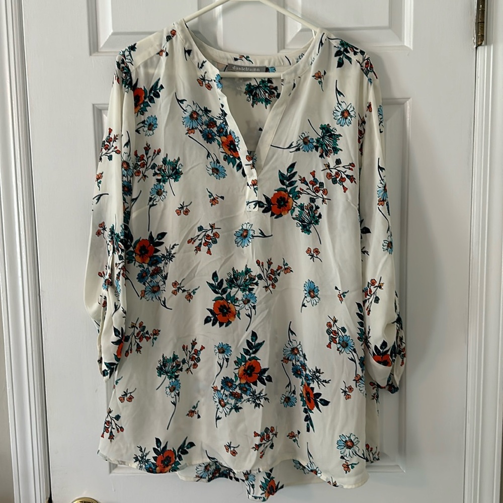 Floral maternity blouse